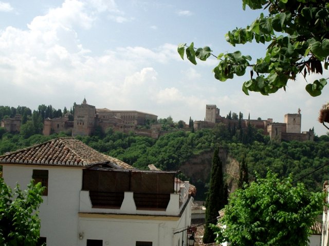 P5250027 Uitzicht op Alhambra vanuit wijk Albaicin - Granada